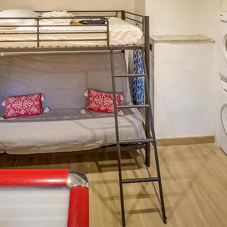 4 Bedroom Gorgeous In Lousame