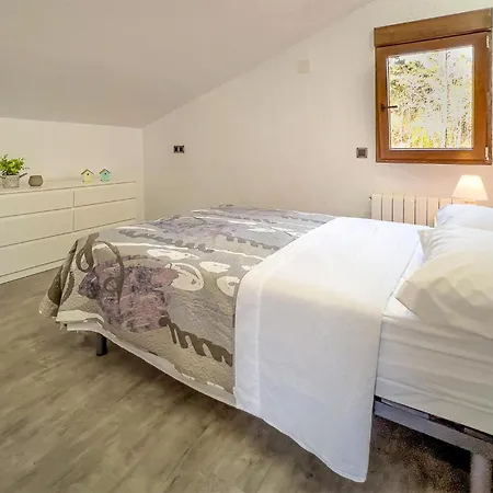 4 Bedroom Gorgeous In Feriehus Lousame