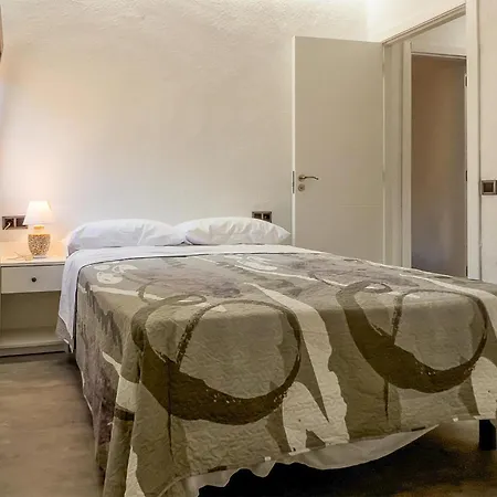 4 Bedroom Gorgeous In Lousame