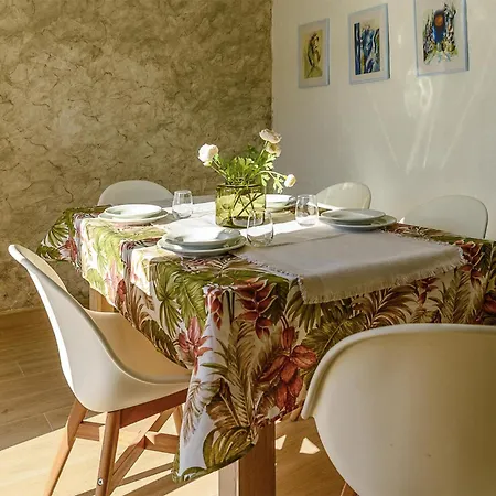 4 Bedroom Gorgeous In Feriehus Lousame